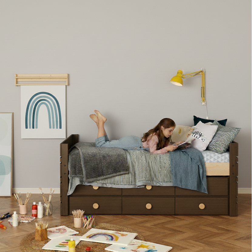 Adelaide girl enjoying captain bed setup